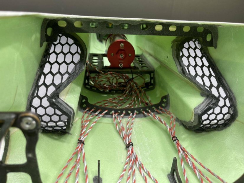 Falcon 82“/2.1m - Barva: Červená