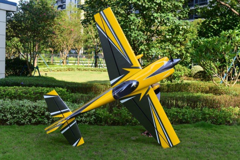 Edge540 V3 - 104" - Barva: Yellow