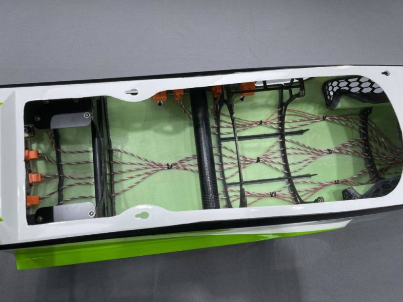 Falcon 82“/2.1m - Barva: Červená